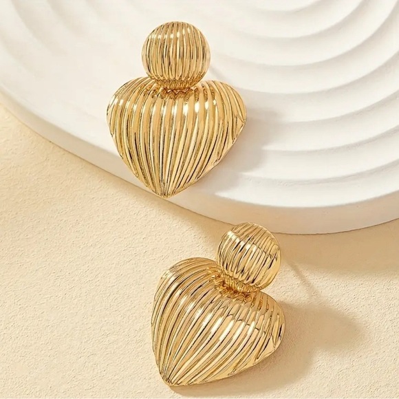 Textured Gold Heart Drop Earrings - Lightweight Statement Earrings ✨✨✨ - Picture 3 of 5